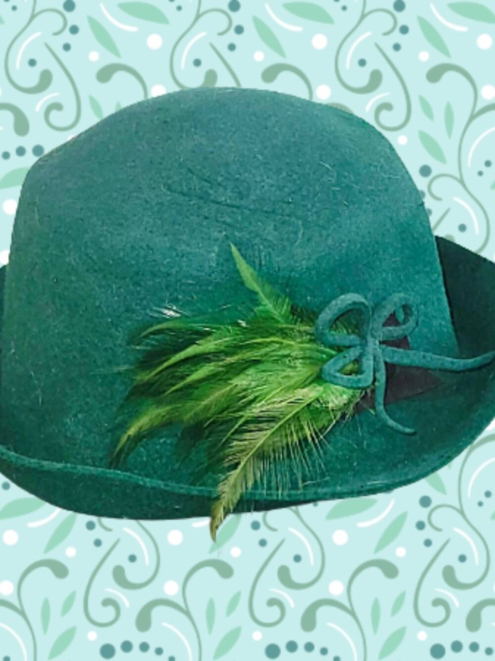 Vintage Green Felt Hat with Feathers – Creation by Pauline Duguay Montreal